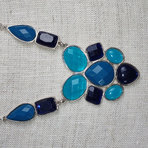 Faceted Resin Bib Style Necklace - Picture 2 of 5